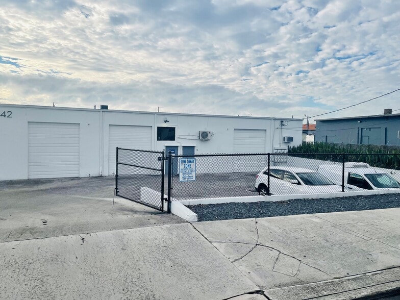 More Photos Of 1142 Okeechobee Rd, West Palm Beach Industrial For Lease
