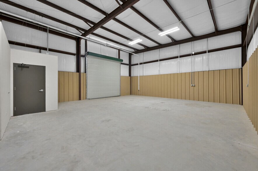 More Photos Of 503 Hufsmith, Tomball Warehouse For Lease