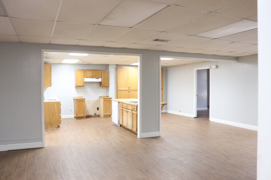 More Photos Of 400 Chestnut St NW, Hartselle Office For Sale