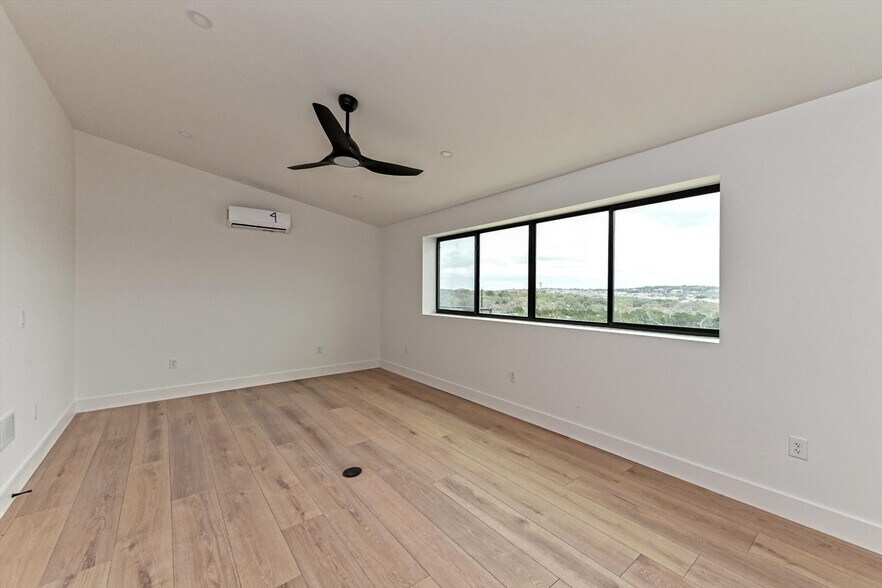 More Photos Of 451 Farrell Rd, Dripping Springs Light Distribution For Sale