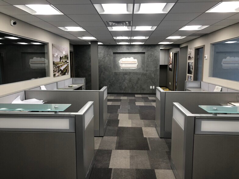 More Photos Of 1670 Old Country Rd, Plainview Office For Lease