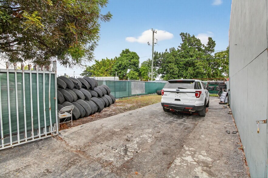 More Photos Of 449 E Okeechobee Rd, Hialeah Warehouse For Sale