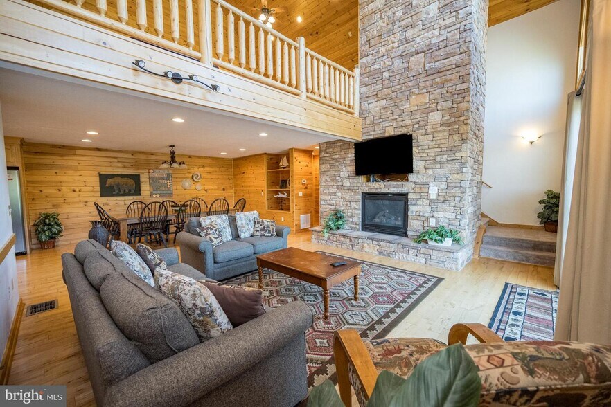 More Photos Of 25 Cedar Shores dr, Mchenry Marina For Sale