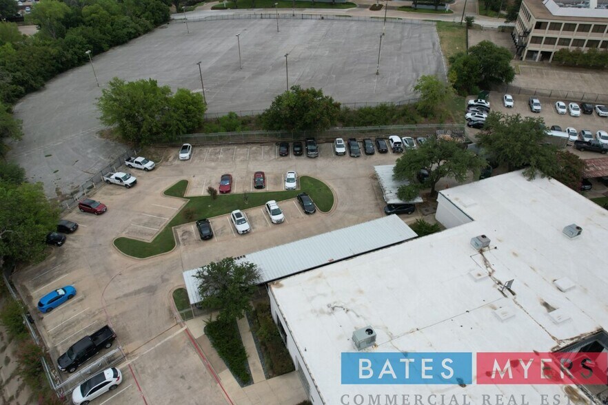 More Photos Of 8730 King George Dr, Dallas Service For Sale