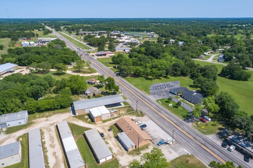More Photos Of 701 E Pine St, Edgewood Flex For Lease