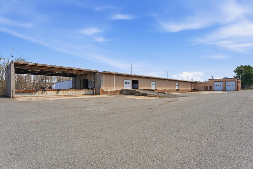 More Photos Of 100 Progress Ave, Springfield Truck Terminal For Lease