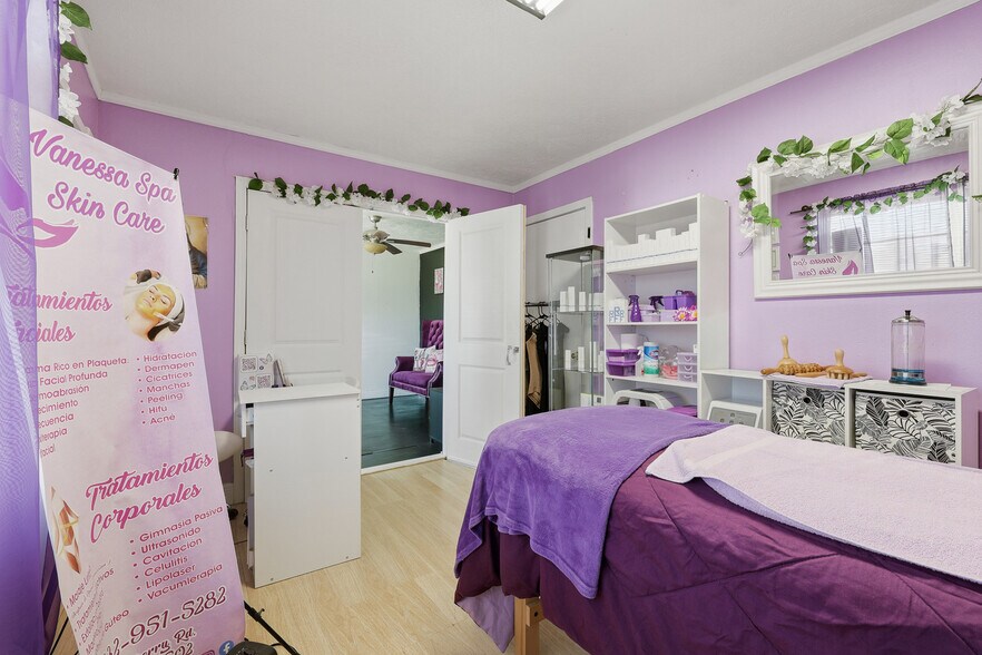 More Photos Of 2205 Strawberry Rd, Pasadena Flex For Sale
