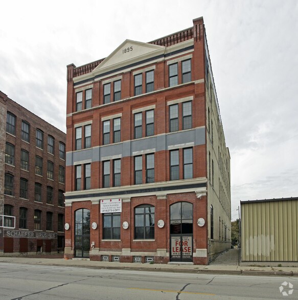 Primary Photo Of 1017 S 2nd St, Milwaukee Apartments For Lease
