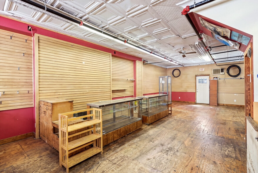 More Photos Of 272 Broadway, Bethpage General Retail For Sale