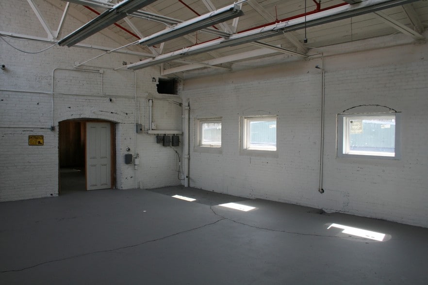 More Photos Of 210-211 Cottage St, Poughkeepsie Warehouse For Lease