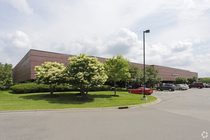 Primary Photo Of 6450 Wedgwood Rd, Maple Grove Light Distribution For Lease