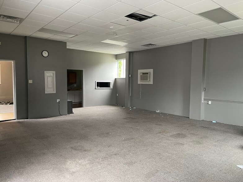 More Photos Of 7379 E Furnace Branch Rd, Glen Burnie General Retail For Lease