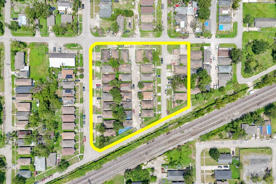 More Photos Of 2101 Hutton St, Houston Apartments For Sale