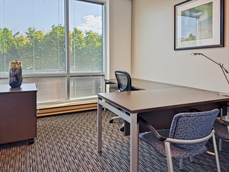 More Photos Of 10200 Forest Green Blvd, Louisville Coworking Space