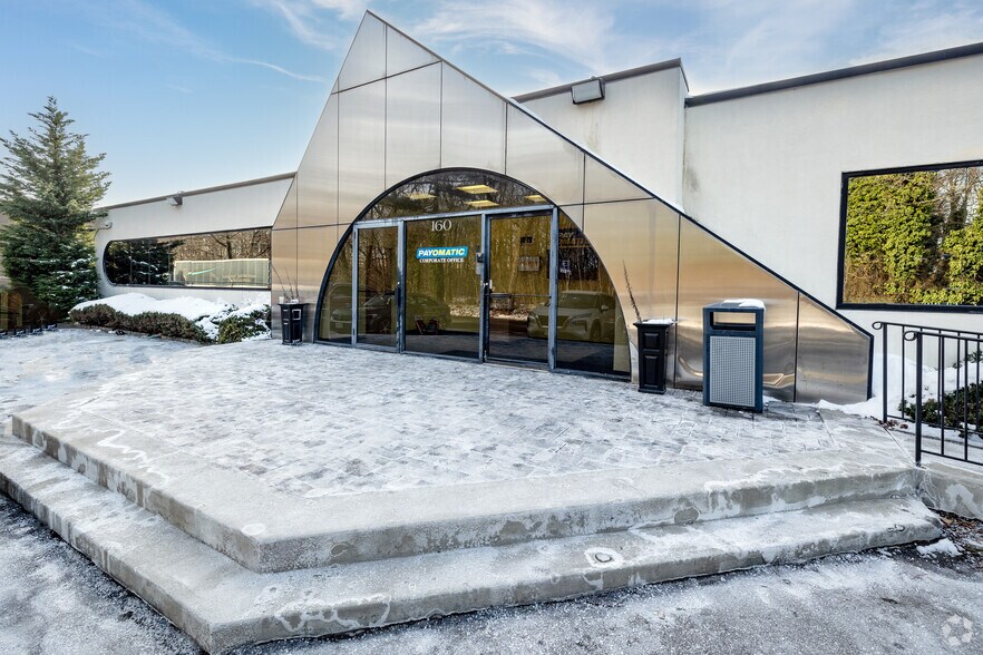 More Photos Of 160 Oak Dr, Syosset Flex For Lease