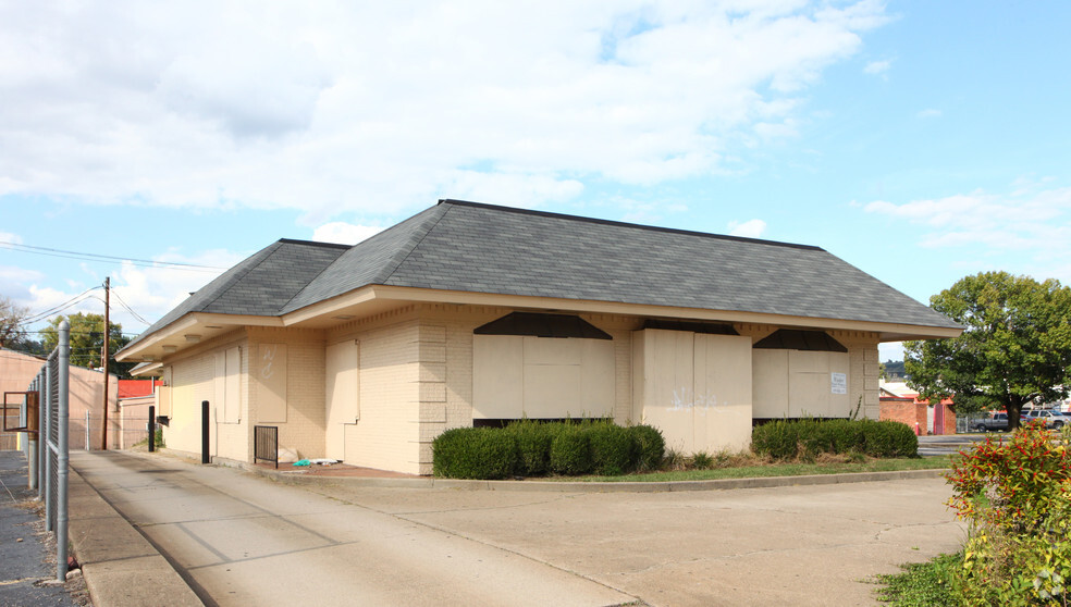 Primary Photo Of 70 Washington Ave, Huntington Fast Food For Sale