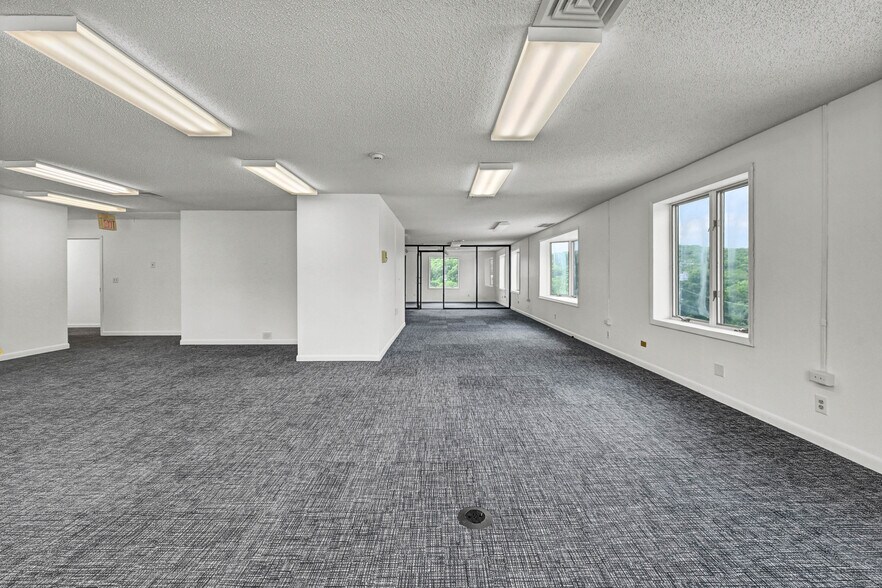 More Photos Of 7 Dunham Dr, New Fairfield Light Manufacturing For Lease