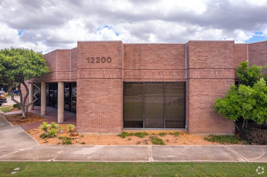More Photos Of 12200 N Stemmons Fwy, Farmers Branch Unknown For Lease