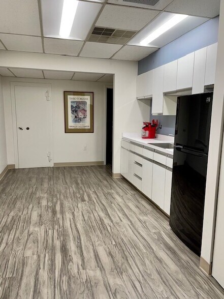 More Photos Of 225-231 E Redwood St, Baltimore Office For Lease