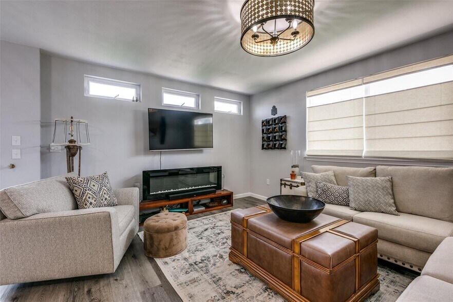 More Photos Of 407 E Broad St, Forney Office Residential For Sale