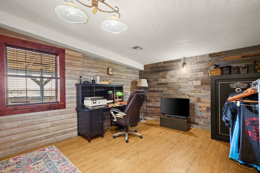 More Photos Of 4701 Hudson Bend Rd, Austin Freestanding For Sale