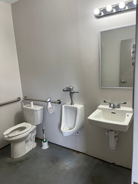 More Photos Of 2600 Commerce Pky, Lancaster Warehouse For Lease