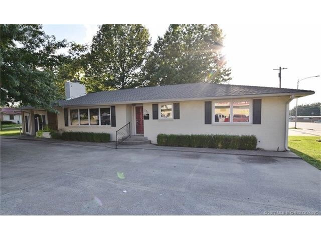 More Photos Of 223 N East Ave, Tahlequah Office For Sale