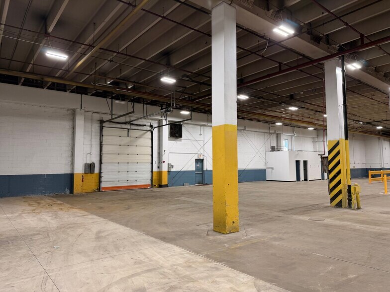 More Photos Of 4500 W Chicago Ave, Chicago Manufacturing For Lease