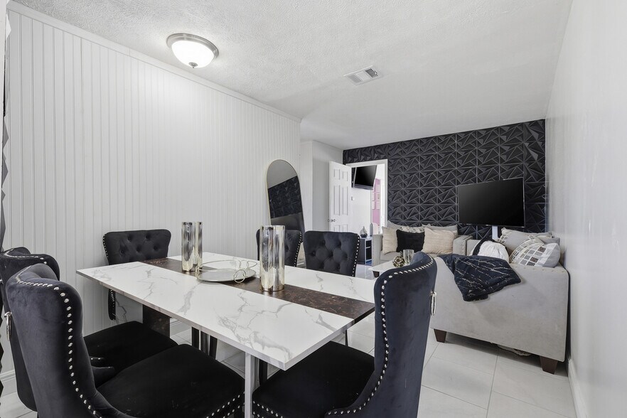 More Photos Of 2205 Strawberry Rd, Pasadena Flex For Sale