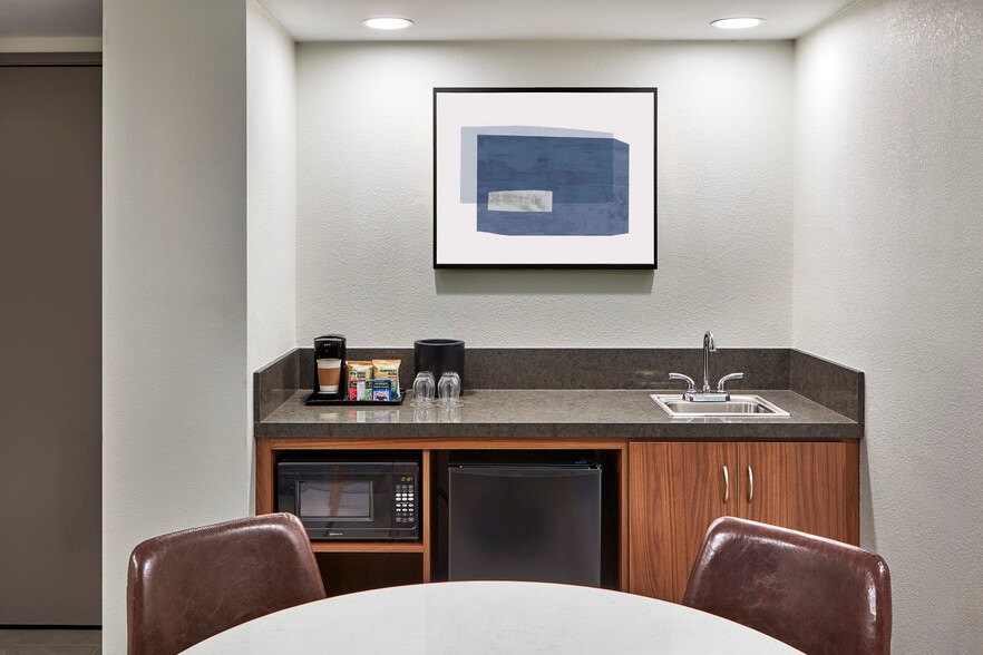 More Photos Of 1000 Fairgrounds Dr, Vallejo Hotel For Sale