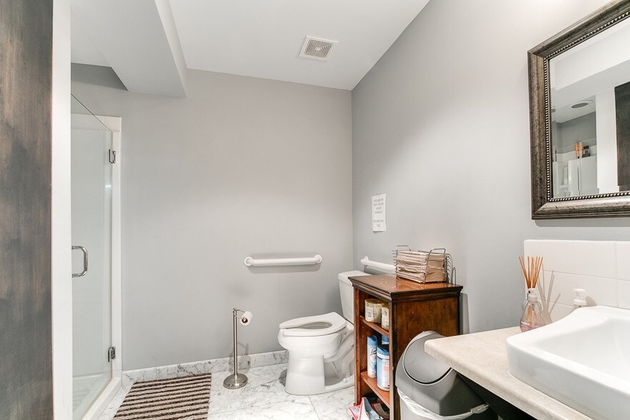 More Photos Of 3501 Allen Pky, Houston Office For Lease