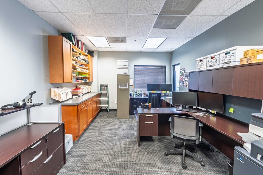 More Photos Of 5501-5519 Pioneer Park Blvd, Tampa Distribution For Lease