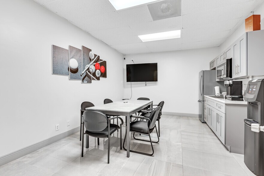 More Photos Of 3650 Coral Ridge Dr, Coral Springs Light Manufacturing For Sale