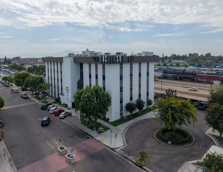 More Photos Of 2323 16th St, Bakersfield Medical For Lease