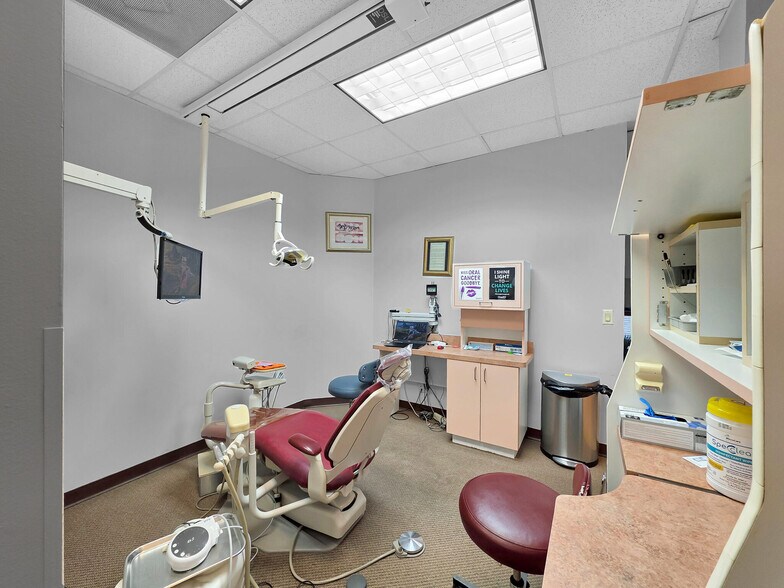 More Photos Of 6429 Fairmont Pky, Pasadena Office For Sale