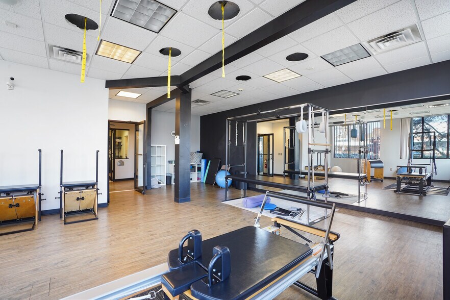 More Photos Of 10 E Willow St, Millburn Office For Lease