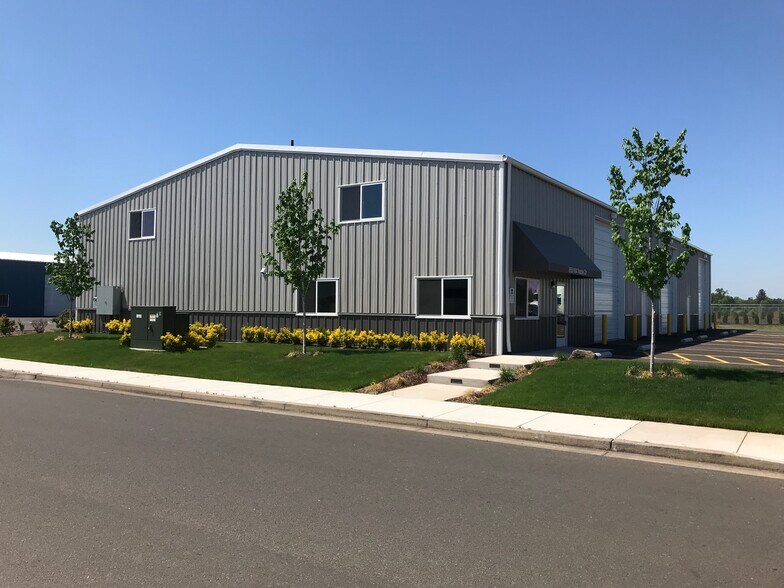 More Photos Of 955 NW Noble Dr, Estacada Warehouse For Sale