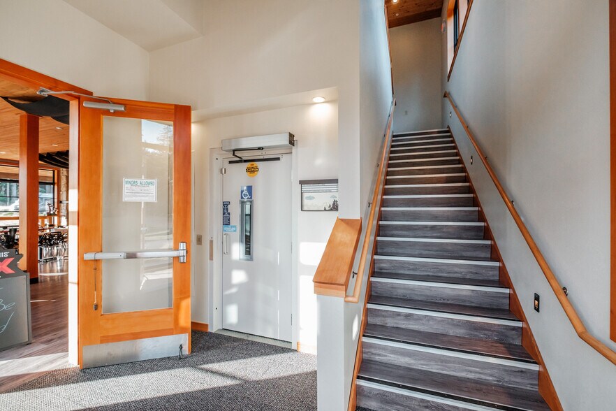 More Photos Of 755 SE College Way, Newport General Retail For Sale