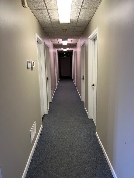 More Photos Of 1019 Thousand Oaks Blvd, Greenville Office For Lease