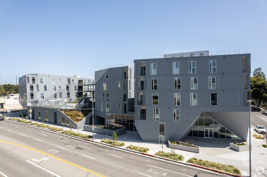 Primary Photo Of 11776 Santa Monica Blvd, Los Angeles Dormitory For Lease