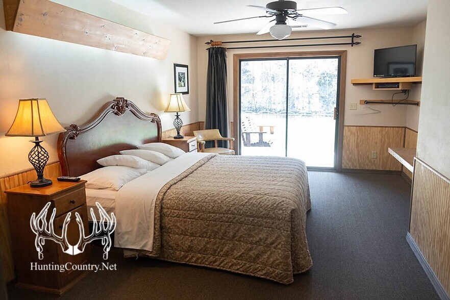 More Photos Of 16392 Tom Akers Rd, Eminence Hotel For Sale