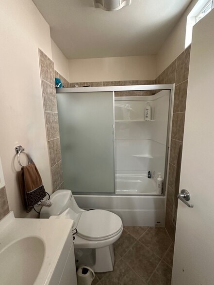 More Photos Of 7304 Canby Ave, Reseda Apartments For Sale