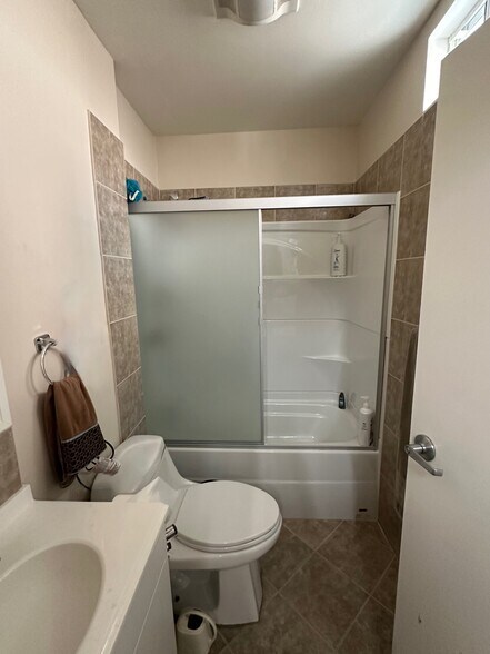 More Photos Of 7304 Canby Ave, Reseda Apartments For Sale