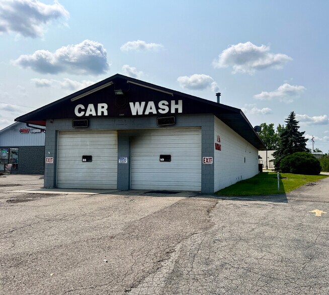Primary Photo Of 1001 Huron Blvd, Marysville Carwash For Lease