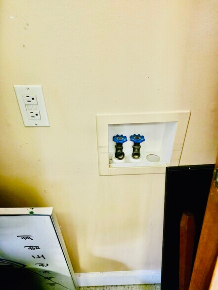 More Photos Of 100 Commercial Dr, Atoka General Retail For Sale