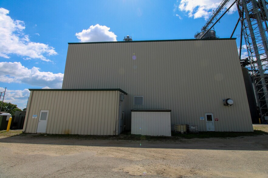 More Photos Of 107 8th Ave SW, Kasson Specialty For Sale