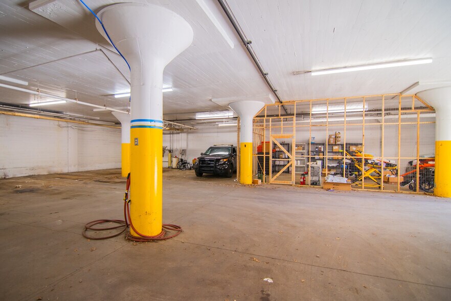 More Photos Of 1439 Sunset Blvd, Steubenville Flex For Sale