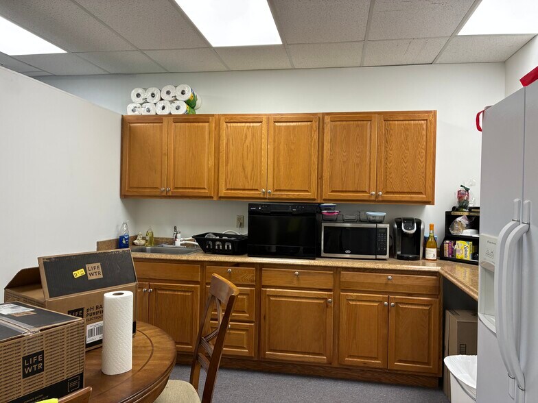 More Photos Of 25 Lindeman Dr, Trumbull Warehouse For Lease