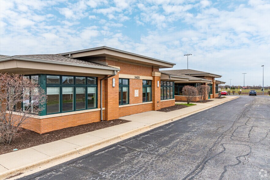 More Photos Of 3420 Lacrosse Ln, Naperville Office For Lease