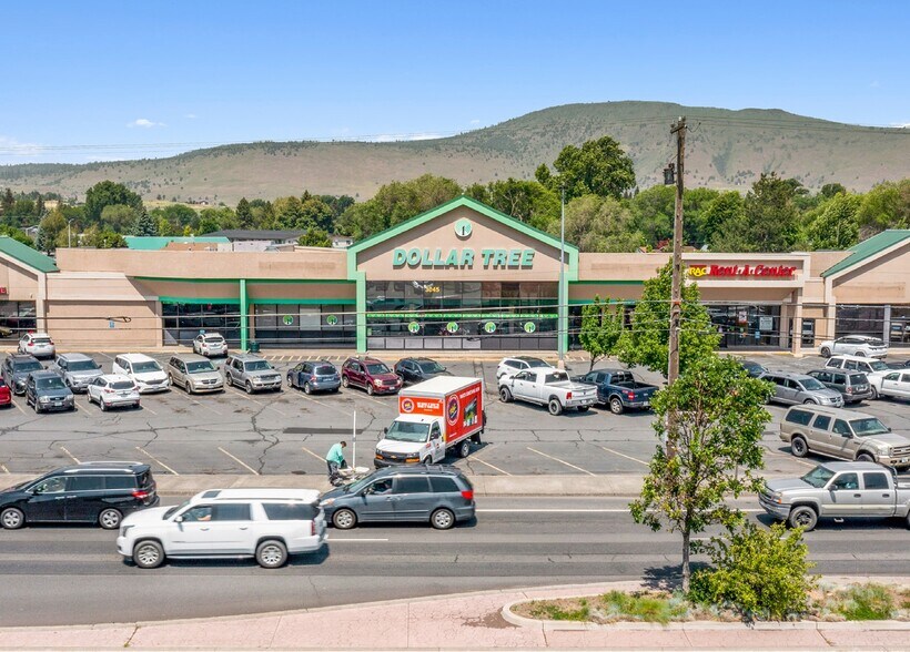 More Photos Of 3049 S 6th St, Klamath Falls Storefront Retail Office For Lease